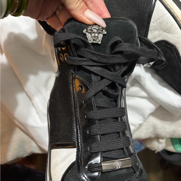 Versace Monochrome High-Top Sneakers - Picture 4 of 4